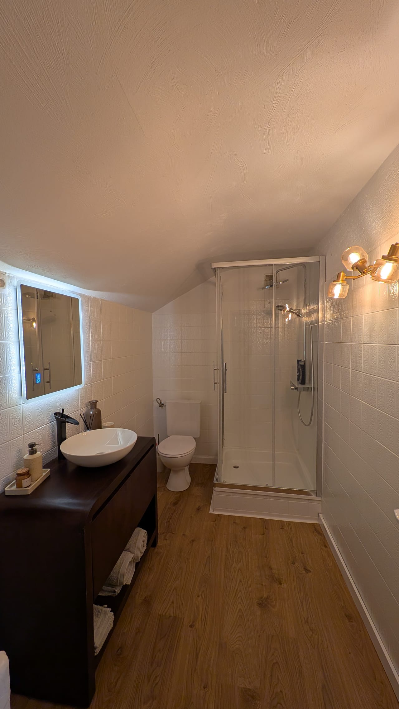 Upstairs bathroom