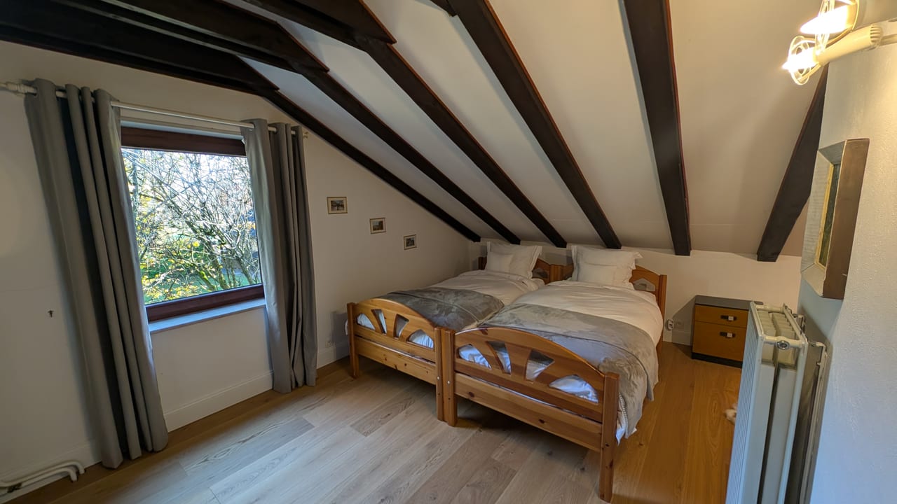 Twin bedroom